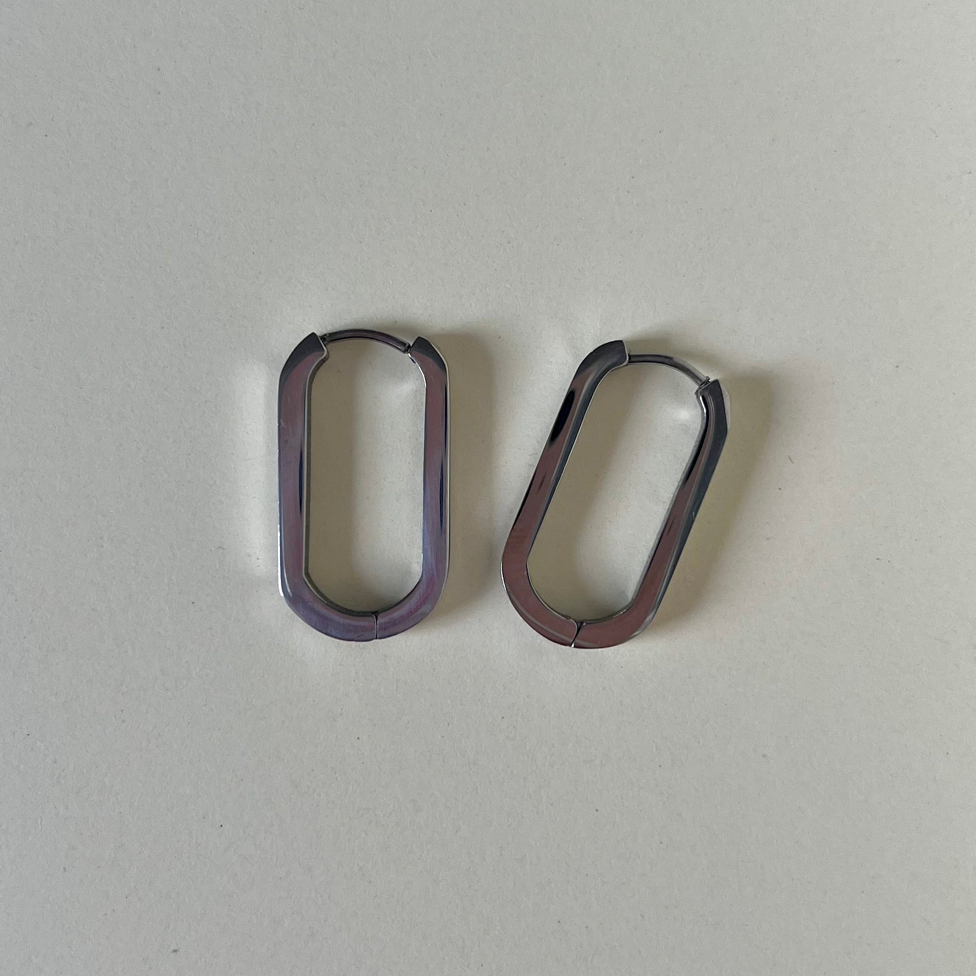 Créoles ovales aplaties 25×14mm – Argenté